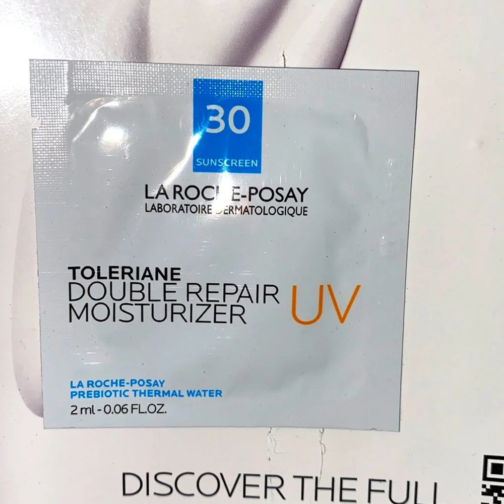 LaRoche Posay double repair moisture sample